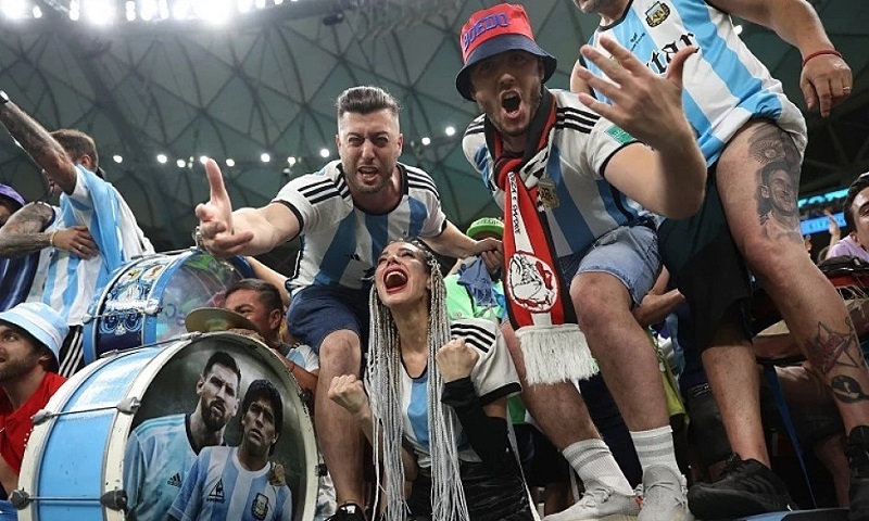 Người dân Argentina vỡ òa khi đội chủ nhà vô địch WC 2022
