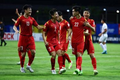 Đội tuyển Việt Nam nhọc nhằn vượt qua Philippines 1-0